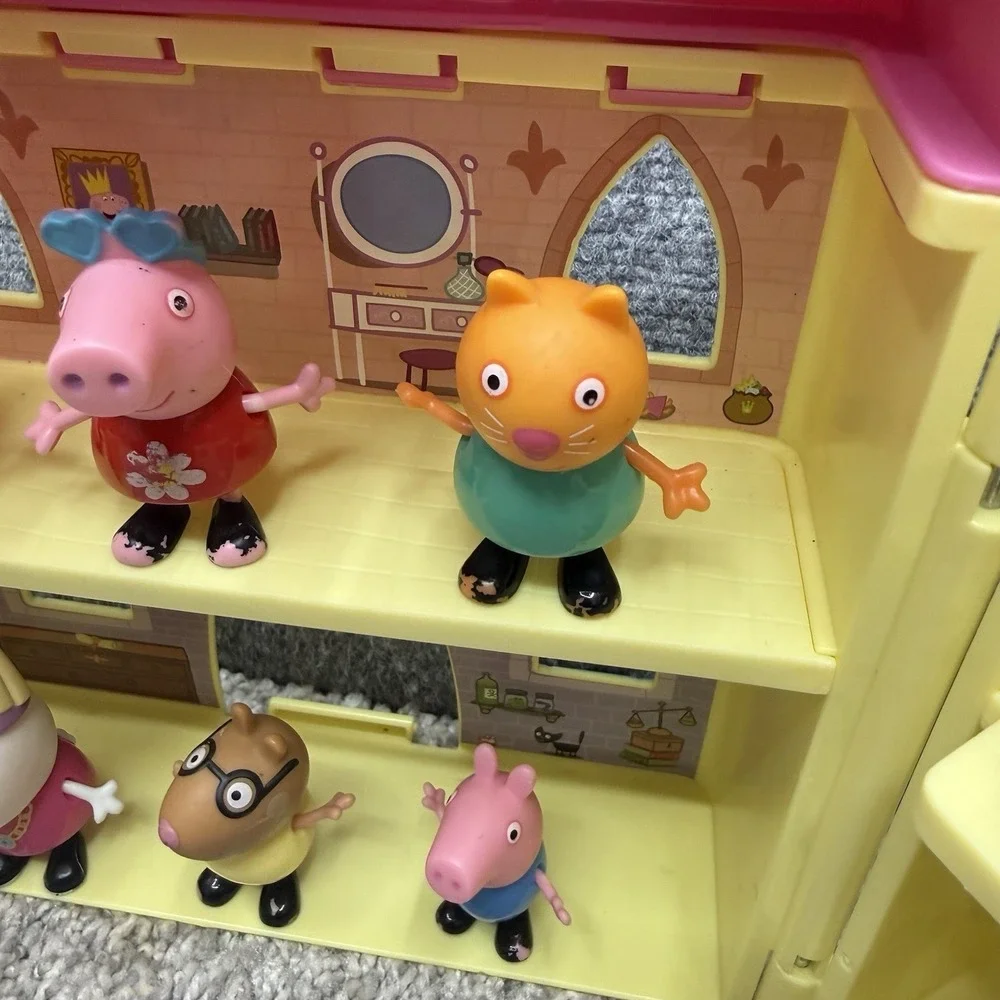 Peppa Pig Princess Castle doll house w/ family friends figures